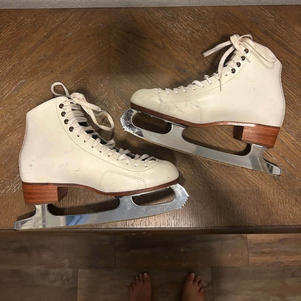 Vintage Riedell Figure Skates Size 8 W/ Mitchell & King (MK) Sheffield, England